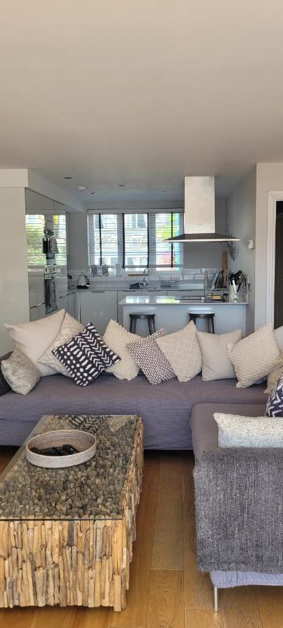 Central Modern Townhouse In Saundersfoot Vila Exterior foto